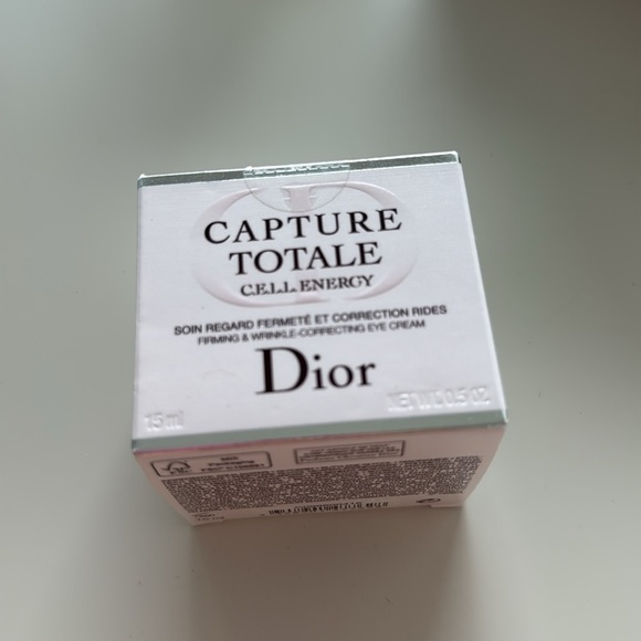 DIOR CAPTURE TOTAL FIRMING AND WRINKLE CORRECTING EYE CREAM - Picture 3 of 4